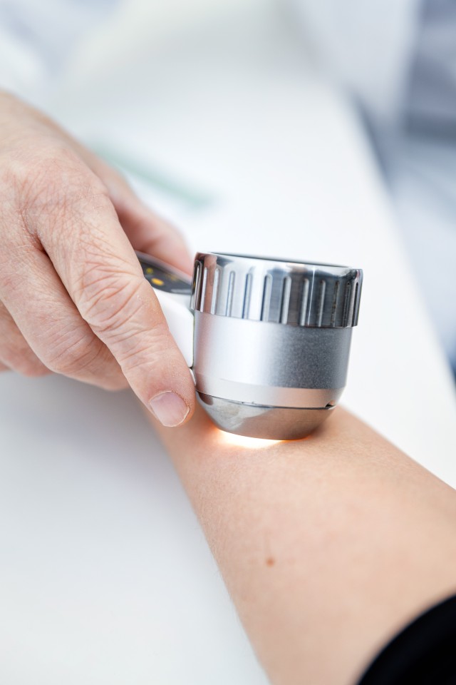 Regelmäßige Hautuntersuchungen wie im Dermatologikum sind entscheidend, um langfristig gesund zu bleiben.