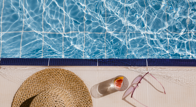 So schön die Sonnenstrahlen im Sommer sind: Denken Sie an regelmäßiges nachcremen. 