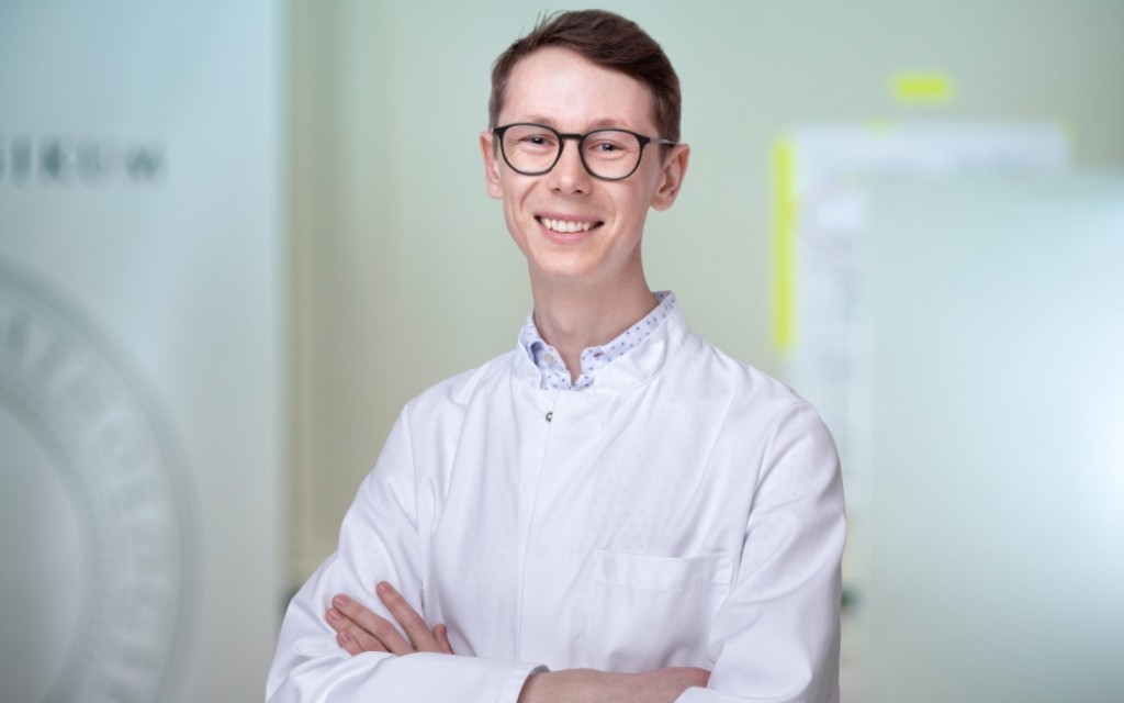 Dr. Lukas Uleer